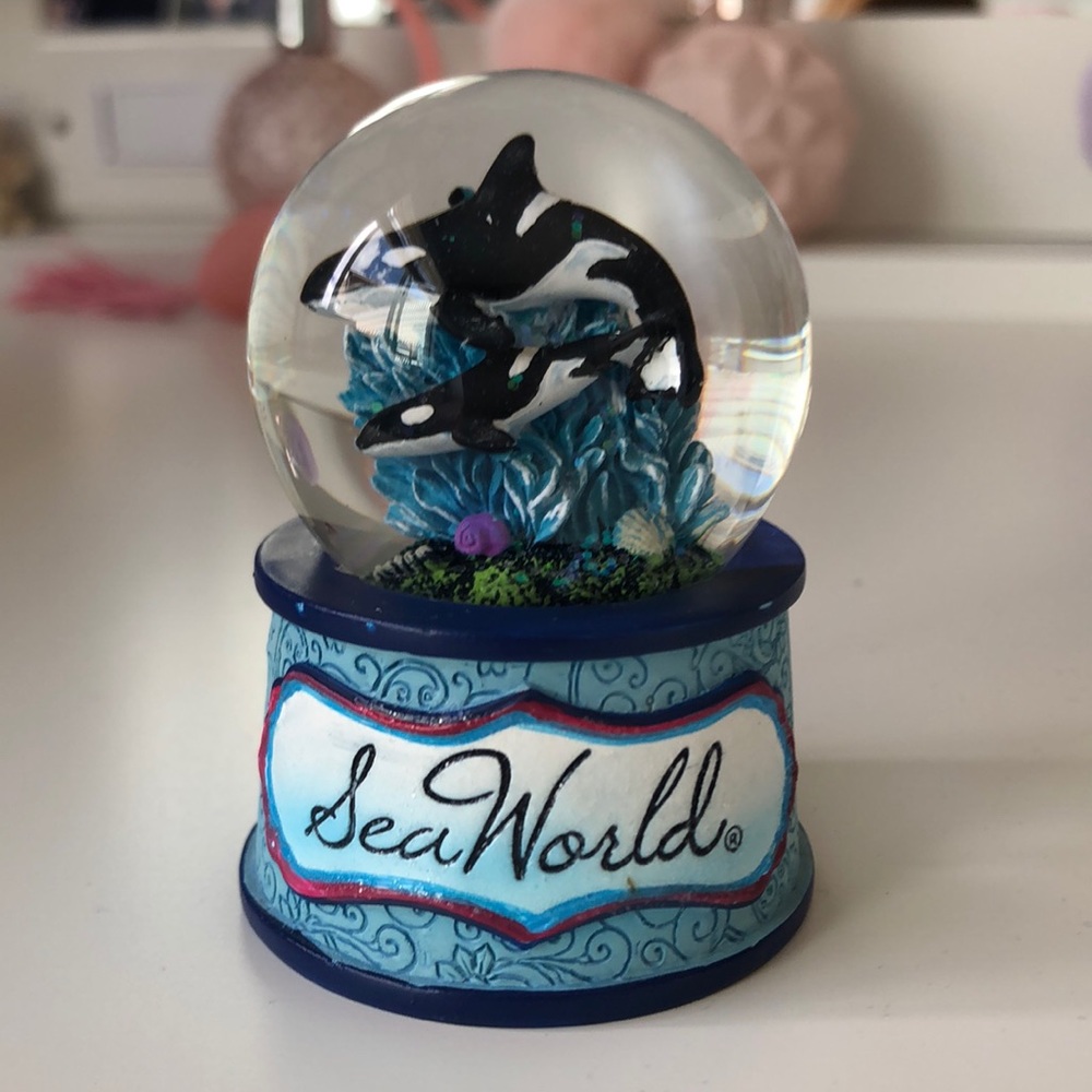 Sea world globe